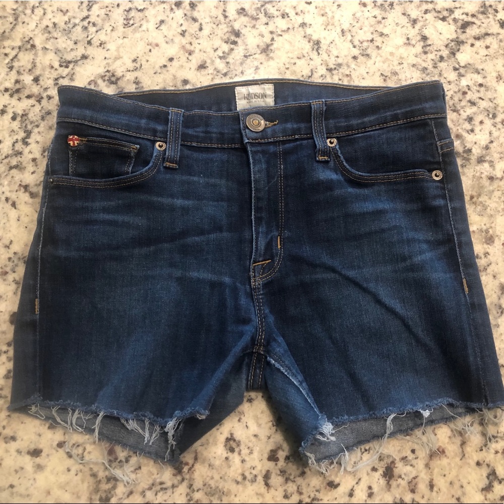 Hudson raw hem short😍